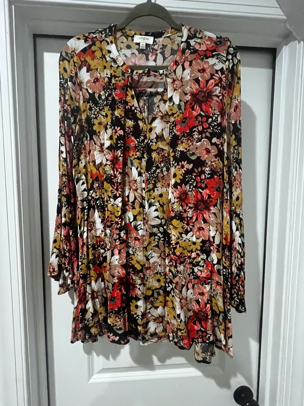 Umgee Floral Long-Sleeve V-Neck Women’s Top - Multi